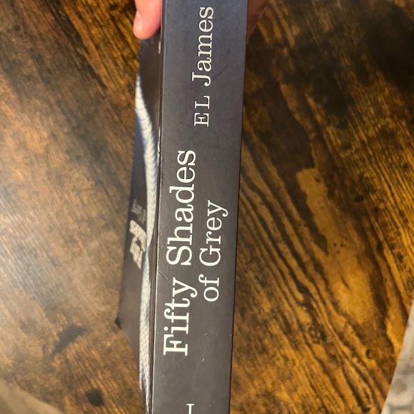 Fifty shades of grey - Picture 2 of 3